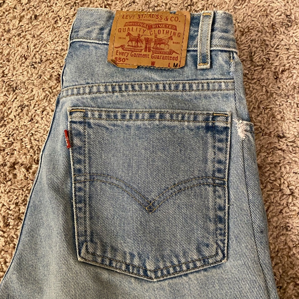 Levi Strauss 550 relaxed fit tapered leg light wash blue Jean